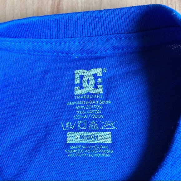 NEW DC SHOE CO Crewneck Tee Shirt Medium Blue Men’s NWOT - Picture 4 of 16
